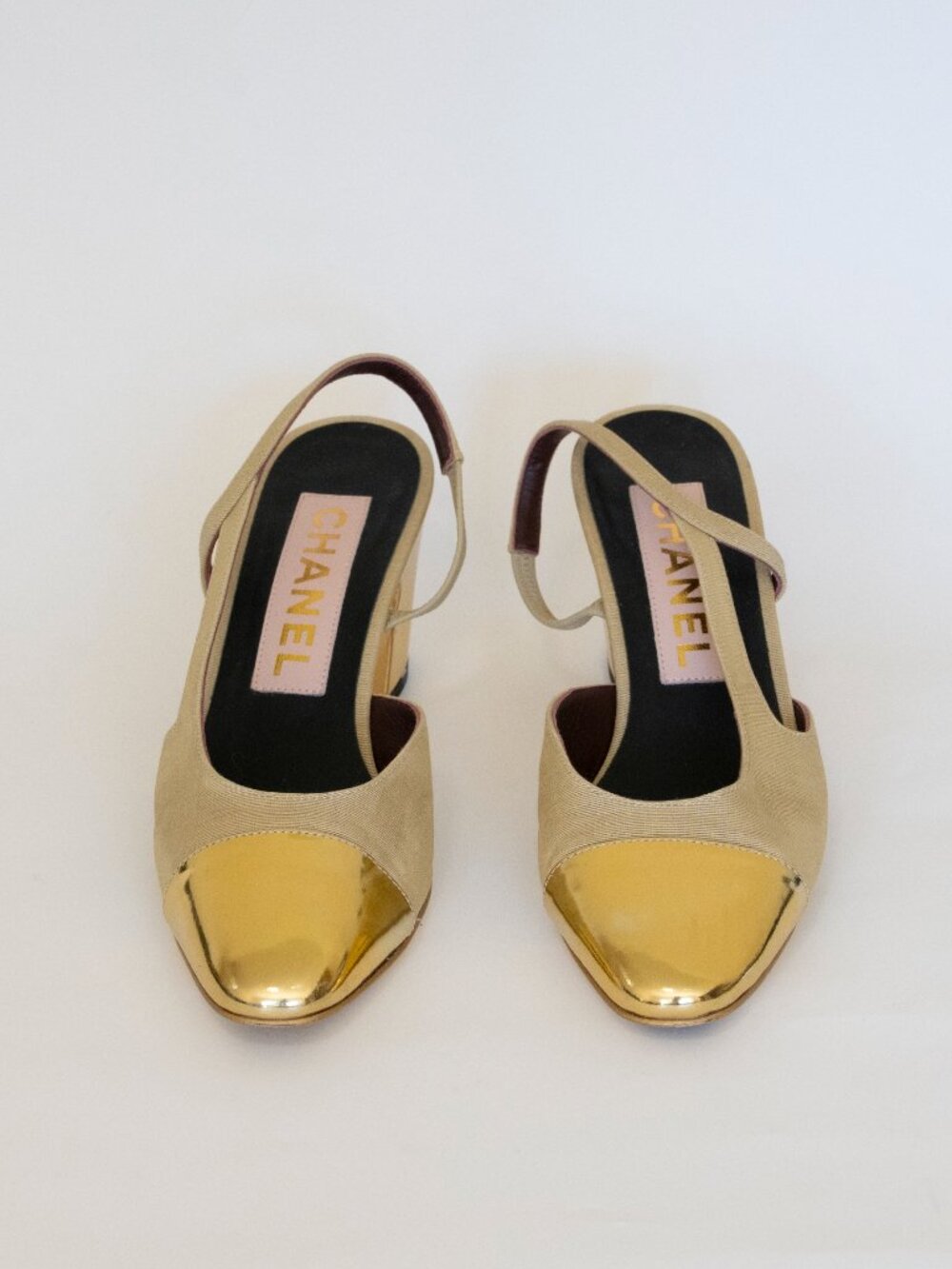 CHANEL Limited Edition Runway Linen and Gold Slingback Pumps Size 36 - Picture 2 of 9